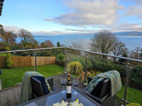 Viewpoint Villa - Luxury 4 Bedroom villa with elevated views